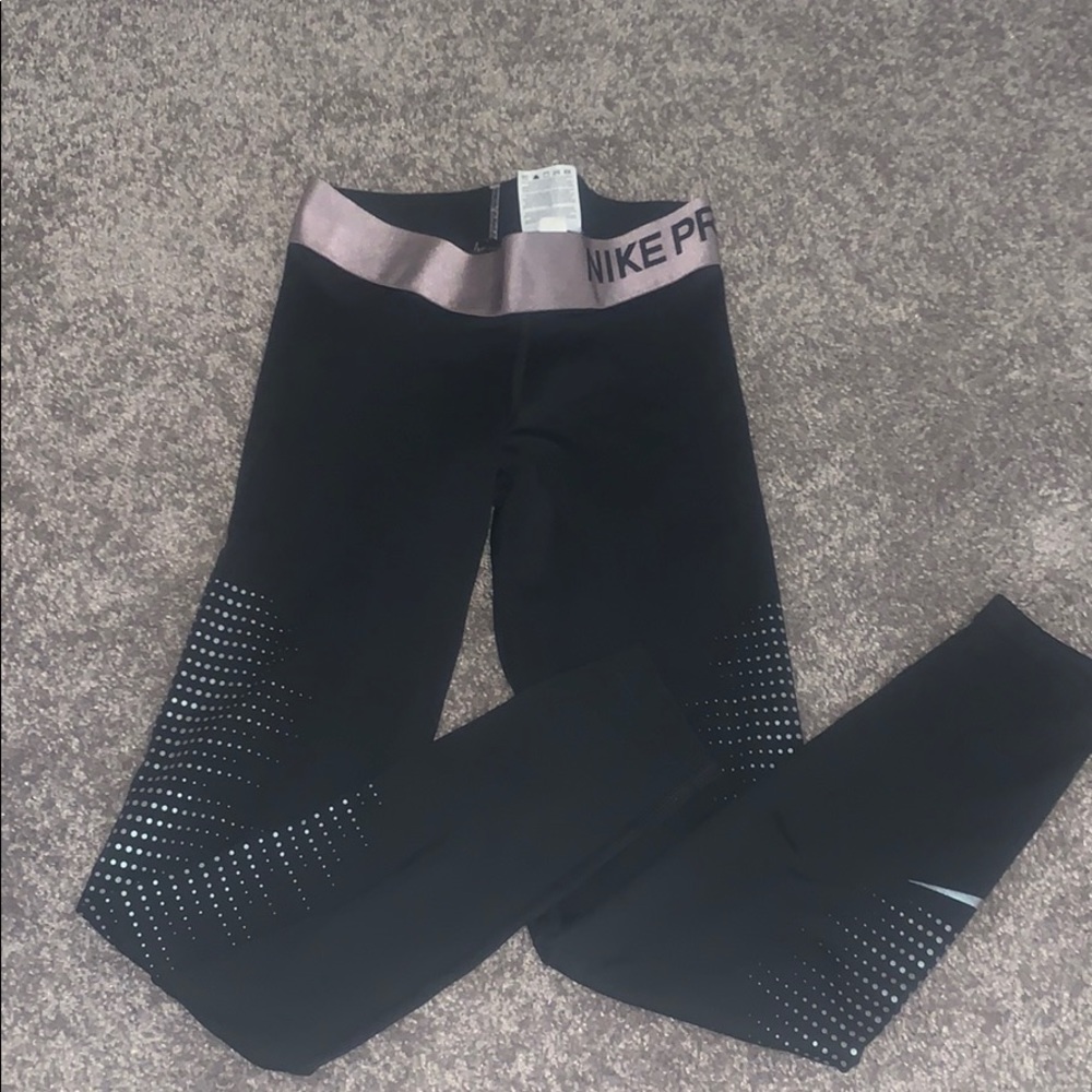 Never worn Nike dri-fit leggings